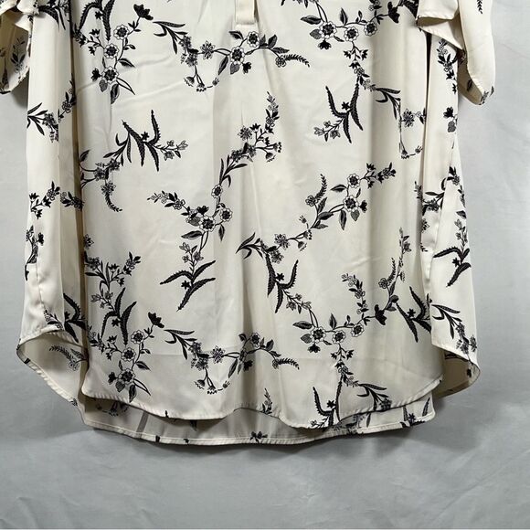 Torrid Harper Georgette White and Black Floral Blouse 0667 - Picture 3 of 8